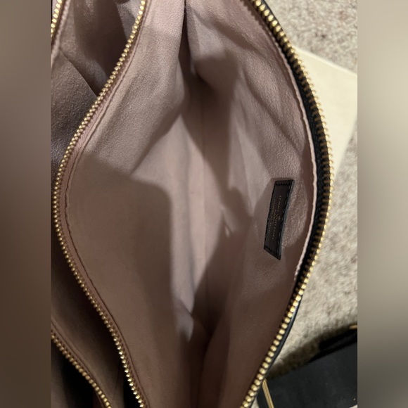 Louis Vuitton Coussin PM in Noir - Picture 11 of 16